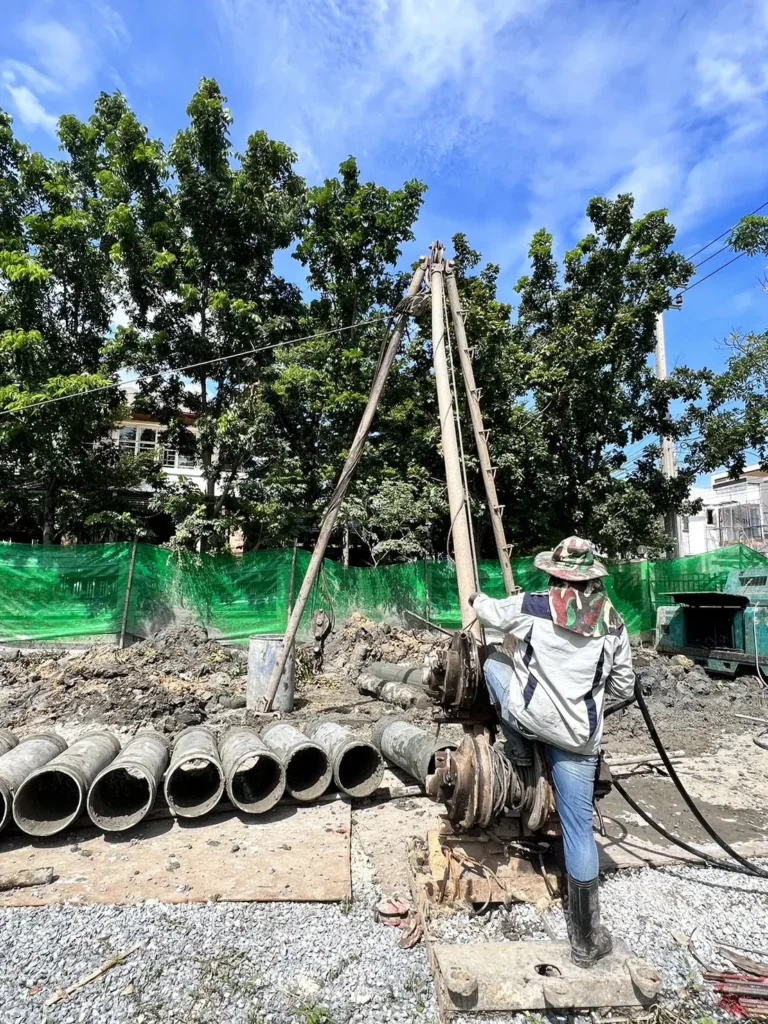 ผลงานที่ผ่านมา ปลอกเหล็กสำหรับเสาเข็มเจาะ Ø0.35 เมตร กองไว้ที่หมู่บ้านเพชรวงแหวน บางบอน